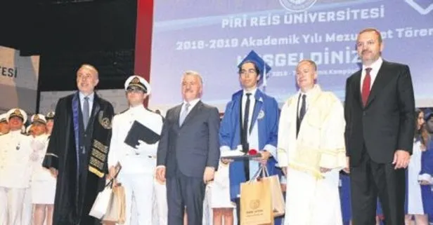 Piri Reis yeni mezunlarını verdi