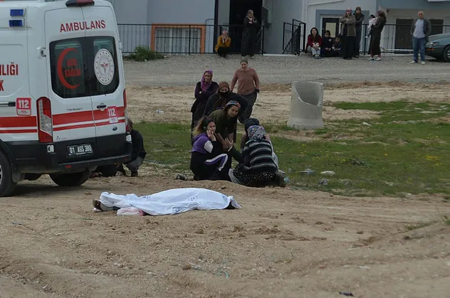 Adana'da tüyler ürperten vahşet! 3 gün arayıp buldu kızının yalvarmasına aldırış etmeden öldürdü