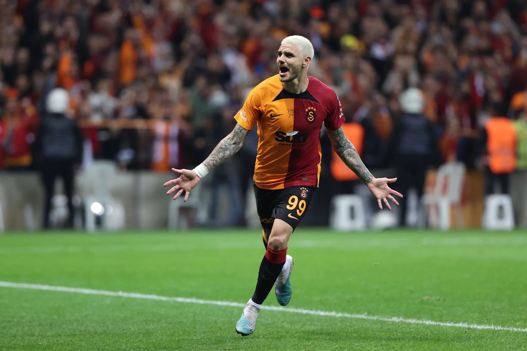 Galatasaray'dan taraftara müjde! 2 transfer kampa yetişiyor - 23