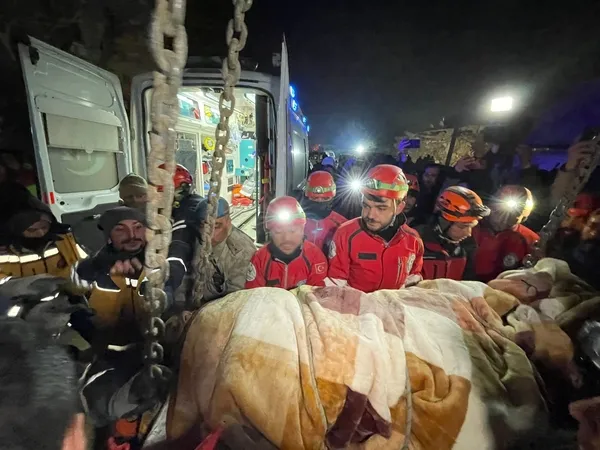 Canlı yayında peş peşe umut haberleri! İnanç, umut ve mucizenin adı 16 yaşındaki Hedil!-22