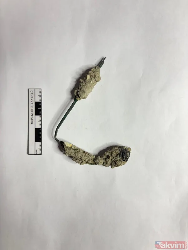 Troya kazılarında 4.500 yıllık keşif: Nadir görülen altın broş ve yeşim taşı ortaya çıktı - 5