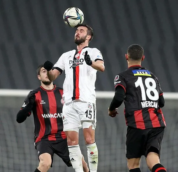 siyah-beyazlilarin-2022de-bilegi-bukulmedi-deplasmandaki-3-puan-hasretine-karagumruk-maciyla-son-verdi-1642547305153.jpeg Siyah-Beyazlılar’ın 2022’de bileği bükülmedi! Deplasmandaki 3 puan hasretine Karagümrük maçıyla son verdi-7