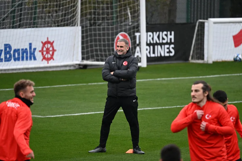 Kuntz'dan flaş karar! İşte Türkiye Ermenistan maçı 11'i - 6