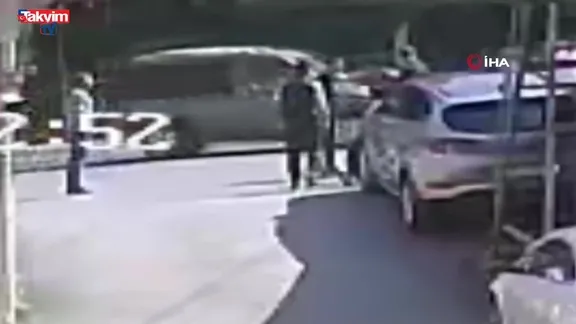 Sosyal medya oyunu kanlı bitti: Arkadaşını bıçaklayıp öldürdü! Cinayet anı kamerada - VİDEO IZLE