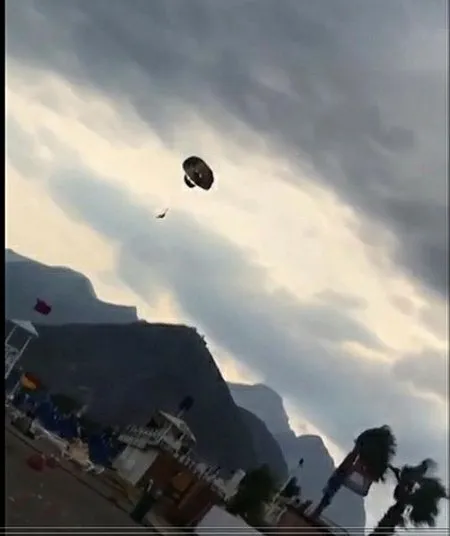 Antalya'da deniz paraÅütünün halatı koptu; 2 turist 20 metreden düÅtü ile ilgili görsel sonucu