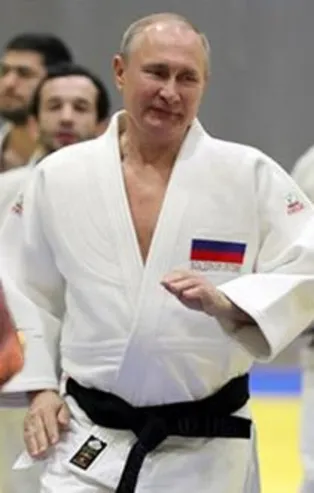 Tüm dünya Putin'i nakavt eden kadını konuşuyor