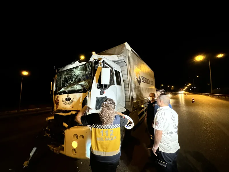 Bursa'da kamyon TIR'a çarptı! Trafiği kilitleyen kaza-4