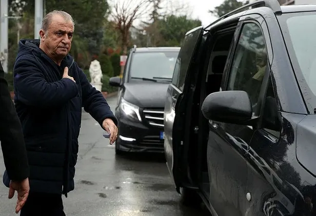 fatih-terim-veda-icin-floryaya-geldi-futbolcularla-konulurken-duygusal-anlar-yasandi-1641934889567.jpeg Fatih Terim veda için Florya'ya geldi! Futbolcularla konuşurken duygusal anlar yaşandı-2