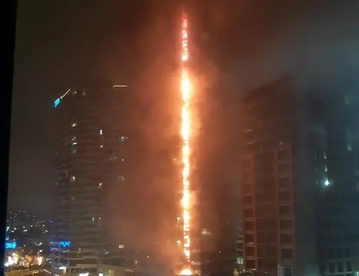 Kadıköy’de 24 katlı binada yangın!