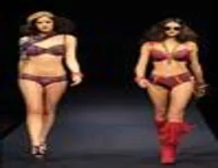 'Kıvrımlı' Defile