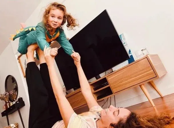 Masumlar Apartmanı'nın Esra'sının bir kızı olduğunu duyanlar şaştı kaldı! Esra Ruşan'ın eski eşi ünlü çıktı minik kızı bir fenomen-10