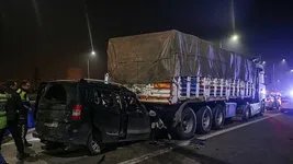 Bursa’da feci kaza! Arıza yapınca yolda duran TIR’a hafif ticari araç çarptı: 1 ölü