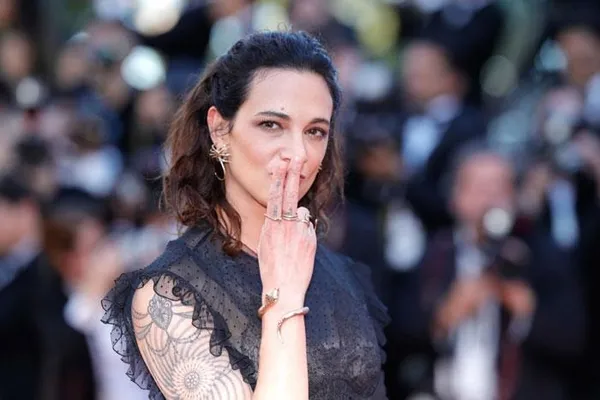 Asia Argento Cannes'e damga vurdu! Sahneye çıktı ve 'tecavüze uğradım' dedi...-8