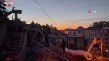 Zonguldak Kadırga Yokuşu'nda 3 katlı eski apartman bir anda çöktü! Enkaz altında kalanlar var