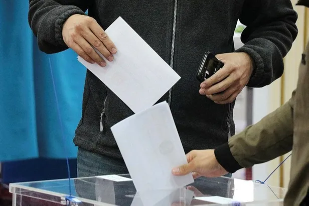 kazakistan-anayasada-degisikligine-gidiyor-referandumda-evet-oyu-cikti-1654494975371.jpeg
