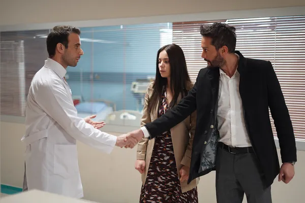 Eşkıya Dünyaya Hükümdar Olmaz'dan Kimse Bilmez'e sürpriz transfer! Doktor Ahmet, Pilot'un başını ağrıtacak!-1