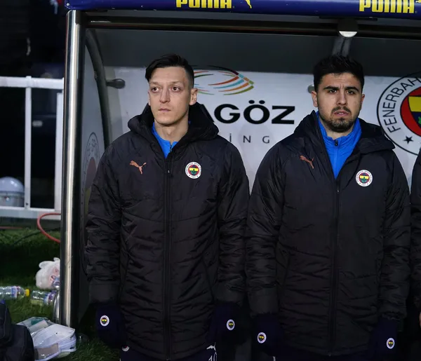 medipol-basaksehir-teknik-direktoru-emre-belozoglu-fenerbahceden-ozan-tufani-istiyor-1654512878642.jpg Medipol Başakşehir teknik direktörü Emre Belözoğlu, Fenerbahçe'den Ozan Tufan'ı istiyor!-4