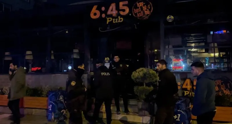 bursada-eglence-mekanina-silahli-saldiri-ismi-kadar-kursun-siktilar-1706162922916.jpeg Bursa'da eğlence mekanına silahlı saldırı! İsmi kadar kurşun sıktılar-3