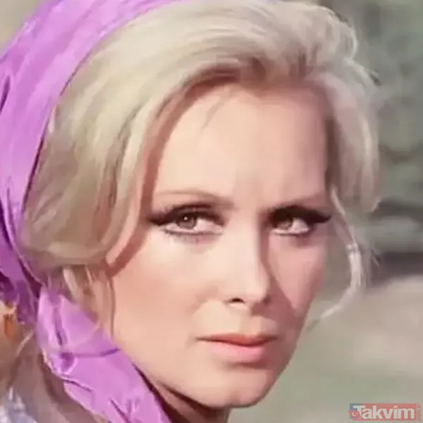 81’lik Yeşilçam yıldızı Filiz Akın siyah mayosuyla denize girerken paylaştı! Gören bir daha baktı! - 2