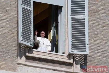 Papa yasağa aldırış etmedi, koronavirüs nedeniyle karantinada olan Roma caddelerinde gezdi