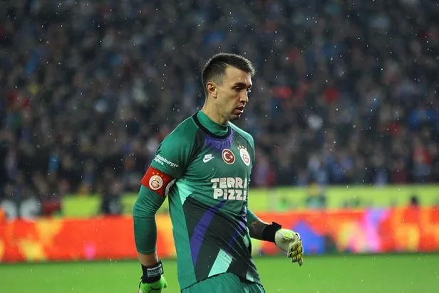 galatasaraydan-flas-muslera-karari-lisansi-cikartilmadi-1601931538799.jpeg Galatasaray'dan flaş Muslera kararı! Lisansı çıkartılmadı-2