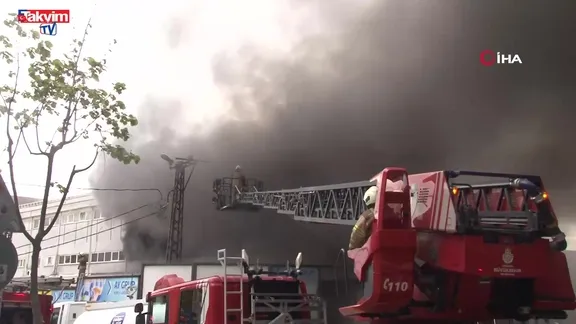 Sancaktepe'de fabrika yangını