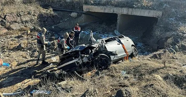 Erzurum’da otomobil şarampole yuvarlandı: 3 ölü