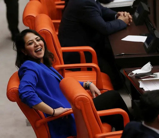 Türkiye İşçi Partisi Milletvekili Sera Kadıgil'den Müslamanlara alçak sözler!-2