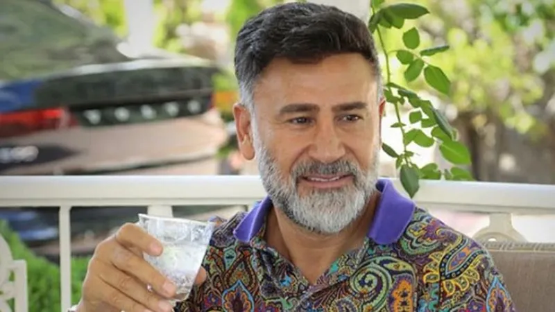 2-ayda-8-kilo-verdiren-izzet-yildizhan-diyeti-60lik-sanatci-sabah-aksam-sadece-bunu-yapti-sabahlari-iki-adet-1710190471461.jpeg 60'lık sanatçı sabah akşam sadece bunu yaptı! "Sabahları iki adet..." 2 ayda 8 kilo verdiren İzzet Yıldızhan diyeti!-3