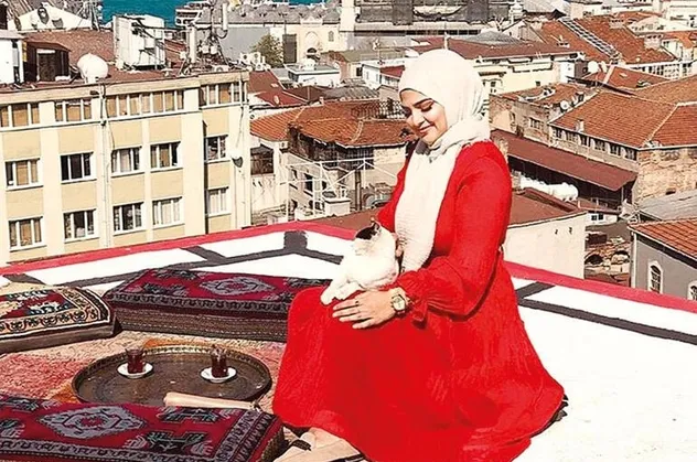 Valide Han’ın terasındaki kaçak yapıdan manzaralı fotoğraf vurgunu