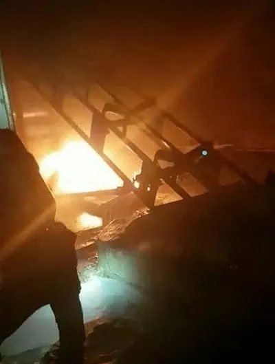 1604013206409.jpg Hatay'da Akaryakıt istasyonuna yakın alanda depo yangını!-2