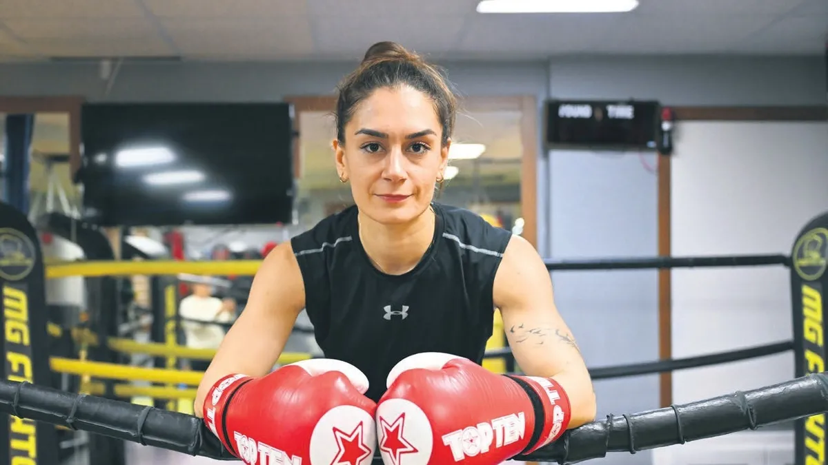 10 yıllık hemşire 3 kez kickboks dünya şampiyonu oldu!