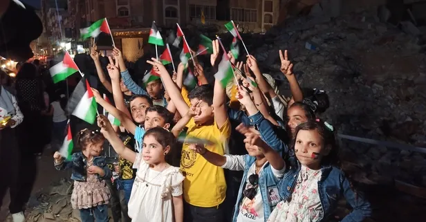 Filistinli çocuklar, İsrail saldırılarında katledilen çocuklar için 66 mum yaktı