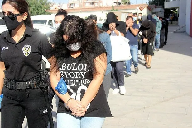 Son dakika: Kendisini diş hekimi olarak tanıtan su tesisatçısı swinger partisine katılan çiftleri dolandırdı-2
