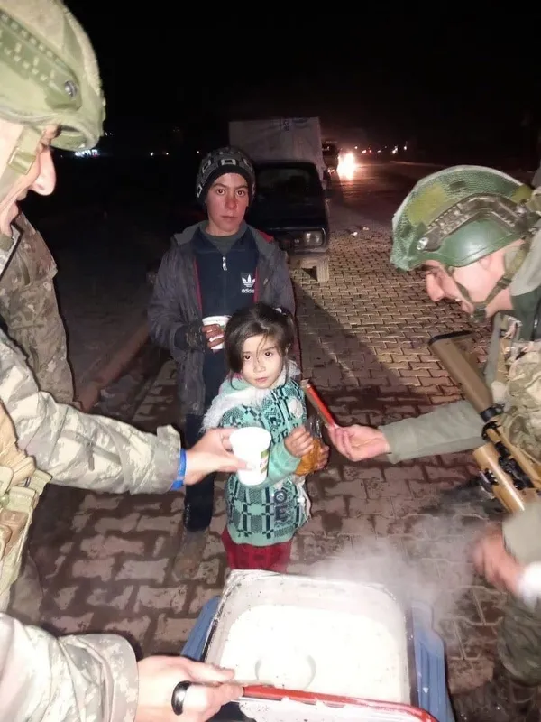 Mehmetçik milletin yanında! Kara propagandalara inat: Dört bir koldan yardıma koşuyorlar-21