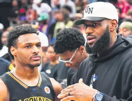 Lebron ve oğlu tarihe geçti!