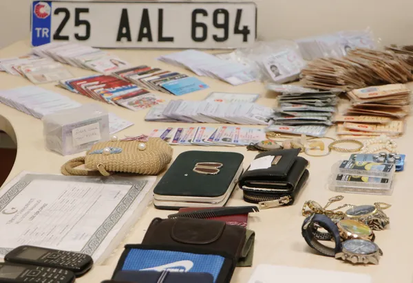 erzurum-sehir-hastanesinde-unutulanlar-sahiplerini-bekliyor-plaka-ve-kalp-pili-de-var-1645706007764.jpg Erzurum Şehir Hastanesi'nde unutulanlar sahiplerini bekliyor! Plaka ve kalp pili de var-3