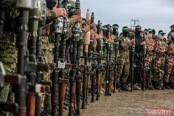 Gazze’de rehine takasına damga vuran an! İsrailli esir Kassam savaşçısını alnından öptü - 9