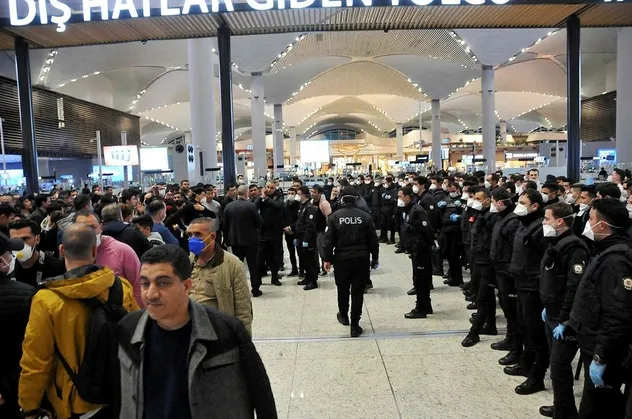 Son dakika: Koronavirüs nedeniyle İstanbul Havalimanı'nda bekletilen yabancı yolcular Karabük'e gönderildi