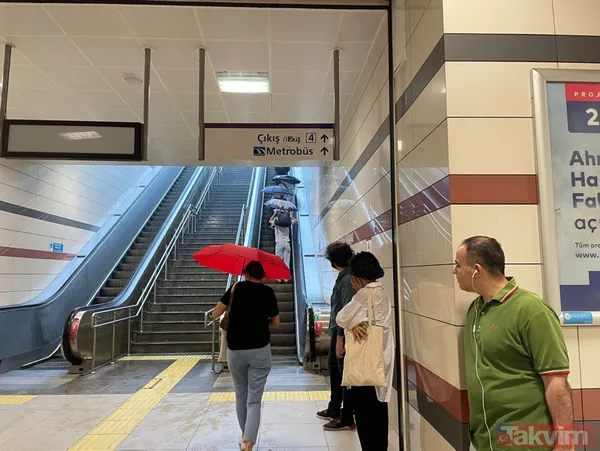 İstanbul'da şiddetli yağış! İETT otobüsünün içi ve metro durakları göle döndü... Ekrem İmamoğlu'na tepki yağıyor - 24