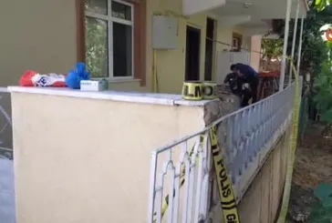 İşe gitmeyince evine gelen arkadaşları tarafından ölü bulundu