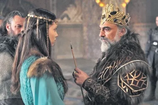 pazar-aksami-ilk-bolumuyle-ekrana-gelen-atvnin-yeni-dizisi-adi-sevgi-cok-begenildi-1647285906984.jpeg Pazar akşamı ilk bölümüyle ekrana gelen ATV'nin yeni dizisi ‘Adı Sevgi’ çok beğenildi-3