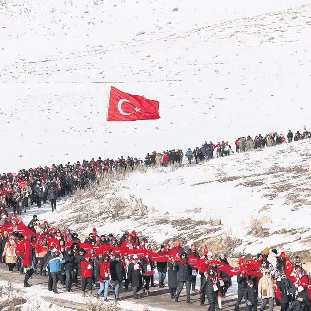 Şehitlere saygı