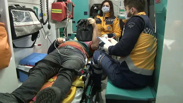 1608788902995.jpg Kuzey Marmara Otoyolu'nda kamyon tıra çarptı: 1 kişi yaralandı!-3