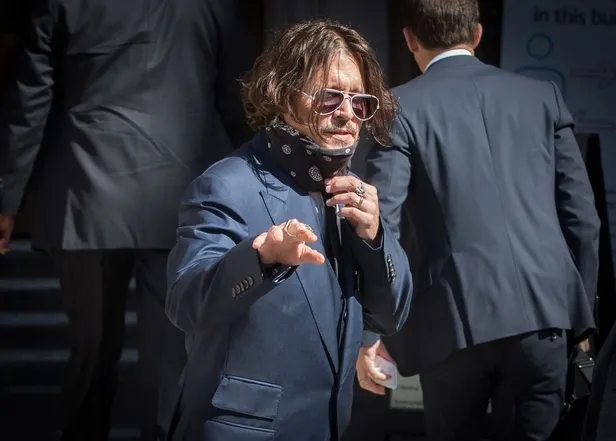 Johnny Depp ile Amber Heard'ün iftira davasında şok detaylar ortaya çıktı! "Heard yatağımıza pisleyince..."-4