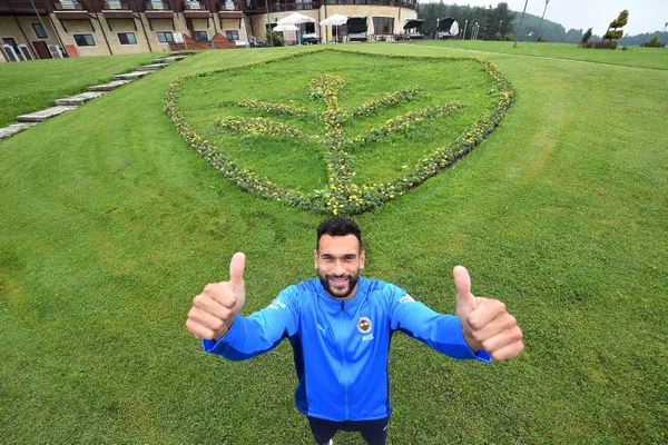 1628085305644.jpg Fenerbahçe'de şimdi de Caulker krizi! Pereira istemedi Ali Koç itiraz etti-3