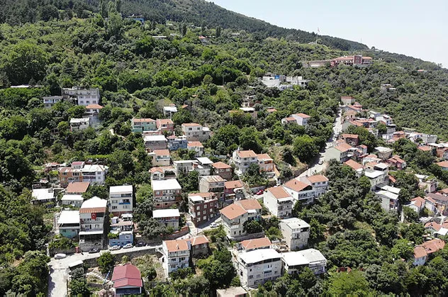 Bu pankartı gören yolunu değiştiriyor! Bursa'da navigasyonun soktuğu yolda pankartlı önlem