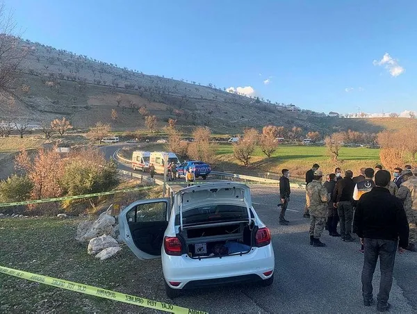 adiyamanda-kanli-kavga-6-kisi-oldu-3-kisi-de-yarali-1612538507139.jpeg Kurtlar Vadisi Adıyaman! Aralarında husumet bulunan iki aile çatıştı: 6 ölü, 3 yaralı-3