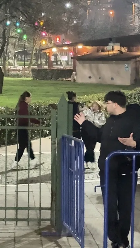 kagithanede-lise-ogrencilerinin-tekmeli-yumruklu-kavgasi-seni-mermi-manyagi-yapacagim-1772865064518.jpeg Kağıthane'de lise öğrencilerinin tekmeli yumruklu kavgası: Seni mermi manyağı yapacağım-3