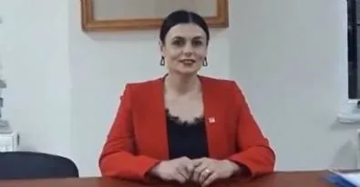 chp-ve-yandaslarindan-depremzedelere-saldirmaya-devam-ediyor-ezine-ilce-kadin-kollari-baskani-cansu-dogan-skan-1684491263417.jpeg CHP ve yandaşları depremzedelere saldırmaya devam ediyor! Ezine İlçe Kadın Kolları Başkanı Cansu Doğan'dan skandal sözler-4